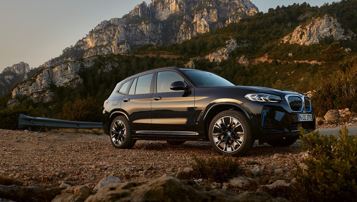 BMW iX3: Luxury Meets Future with 805km Range and 400kW Fast Charging