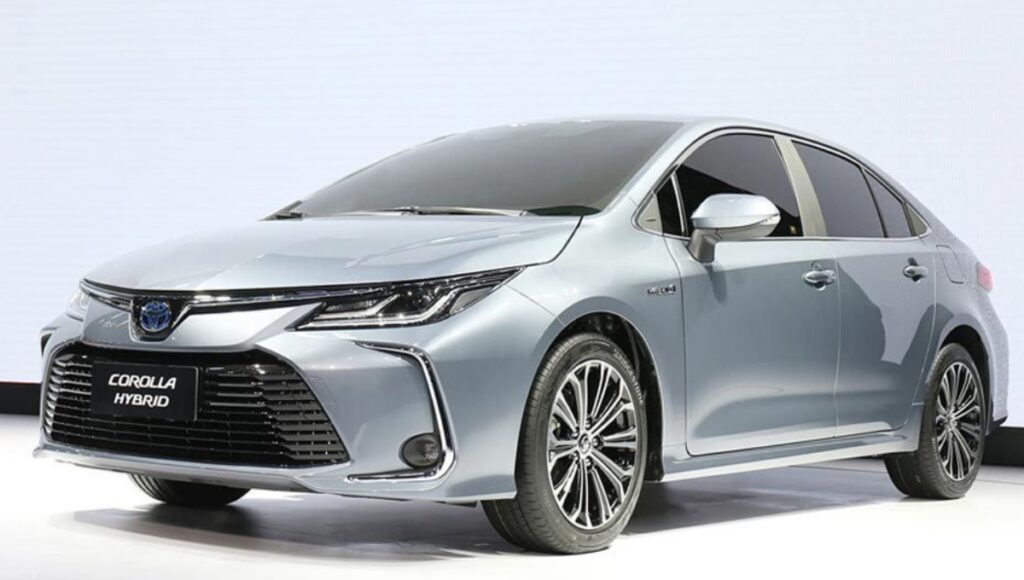 Toyota Corolla Hybrid 2025: Luxury Sedan with 22–25 km/l Mileage, Starting at ₹22 Lakh