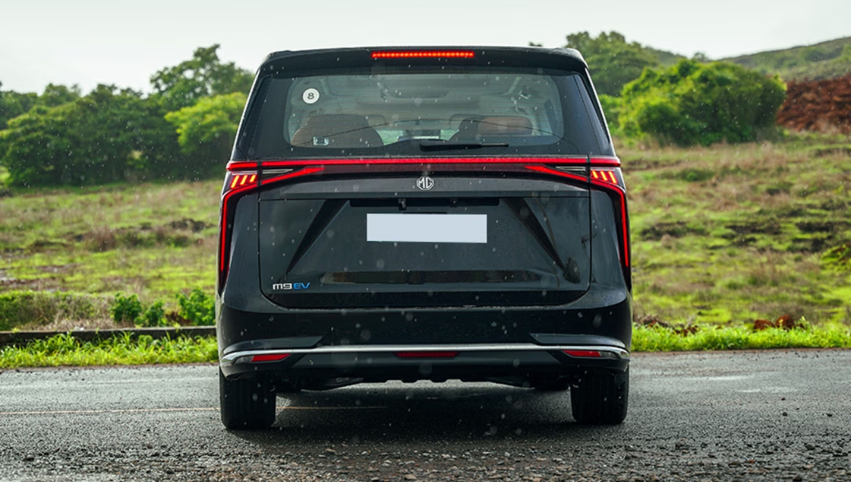 MG M9 Electric SUV: 7 सीटों वाला स्टाइलिश MUV, 548 KM रेंज और 90 kWh बैटरी कीमत और फीचर्स जानें