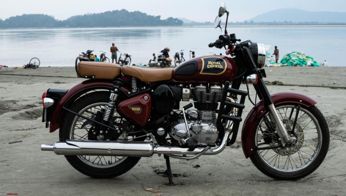 Royal Enfield Classic 350: दमदार फीचर्स और स्टाइल के साथ कीमत ₹2.15 लाख