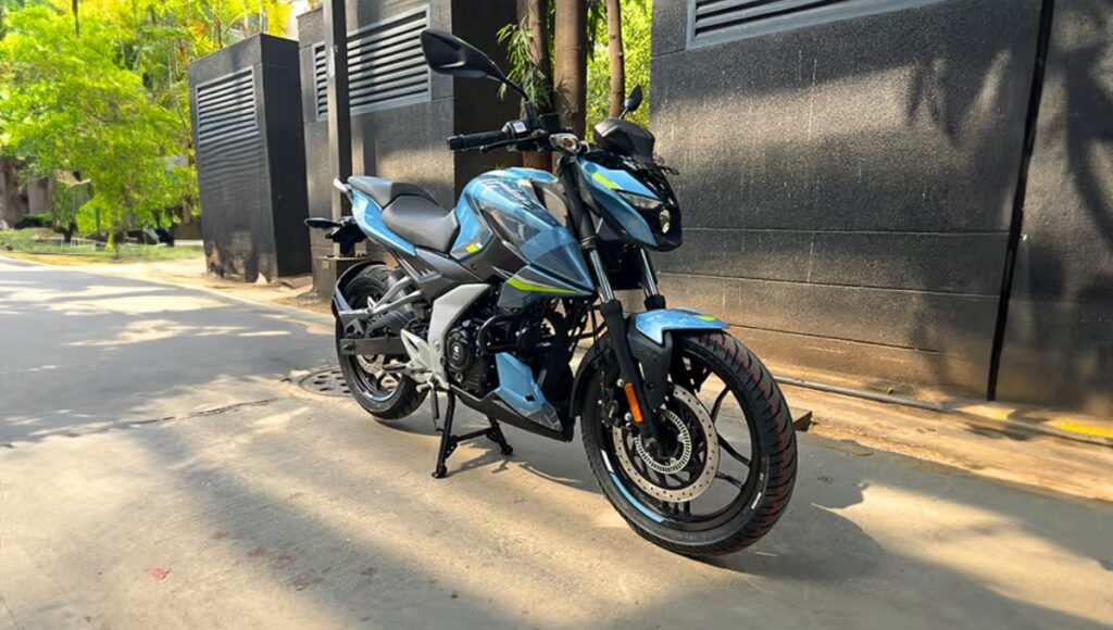 Bajaj Pulsar N160: 15.68 bhp पावर और 120 kmph टॉप स्पीड के साथ शानदार फीचर्स