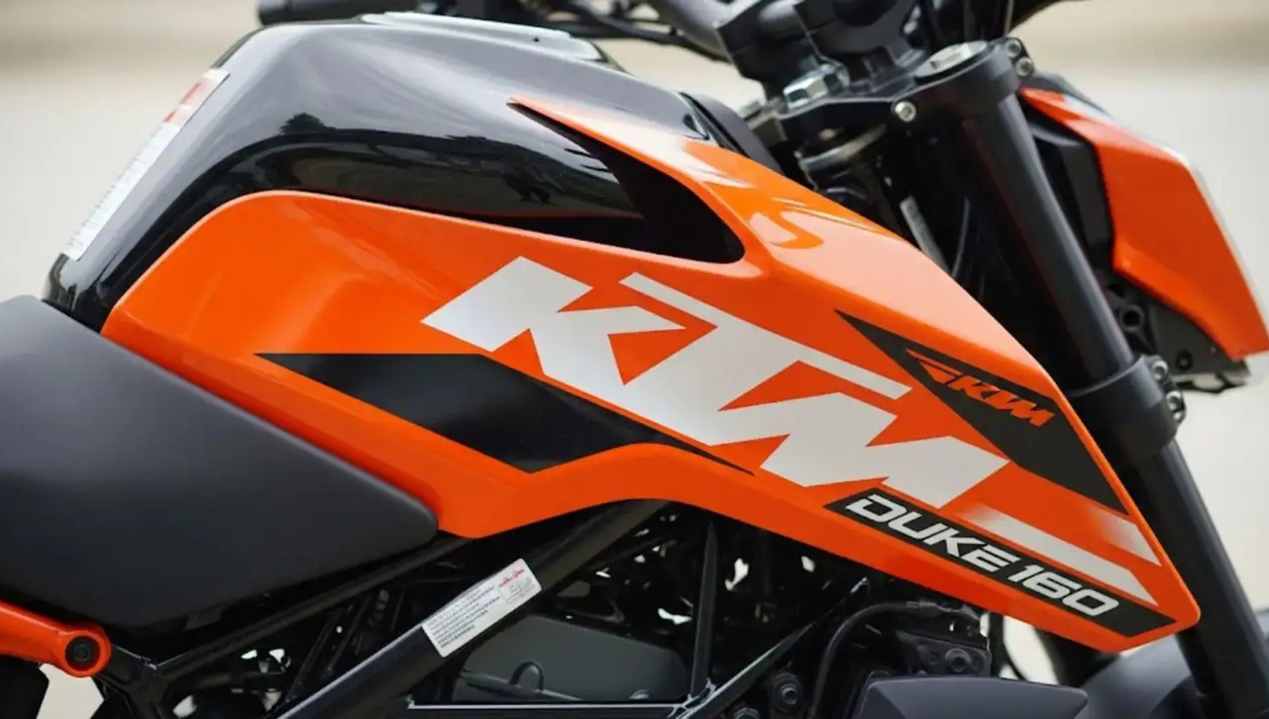 KTM 160 Duke: दमदार 164.2cc इंजन, स्टाइलिश LED लाइट्स और आरामदायक राइड कीमत ₹1.75 लाख