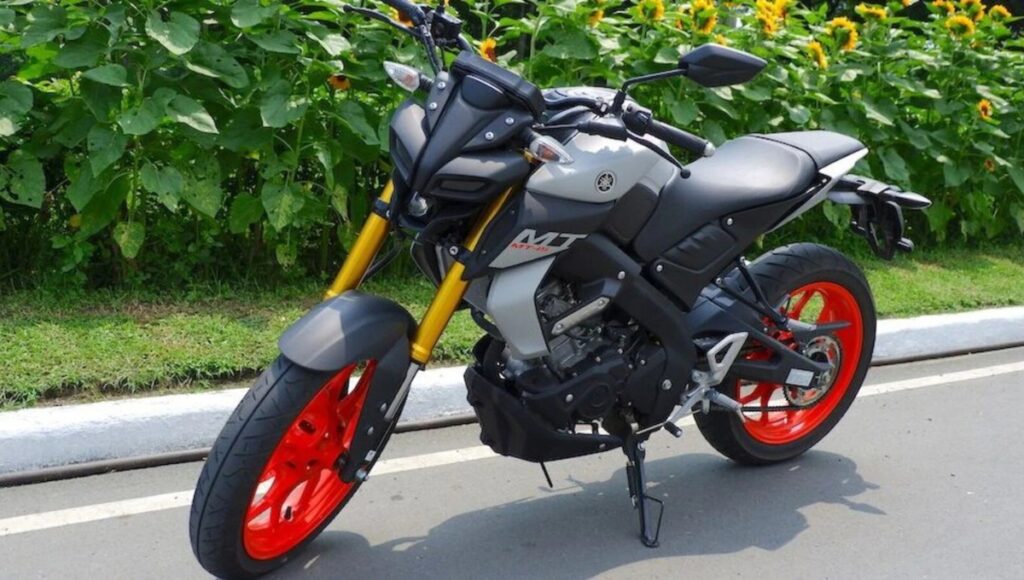 Yamaha MT 15 V2: 155cc दमदार बाइक, 18.1 bhp पावर और स्टाइलिश डिज़ाइन कीमत जानें