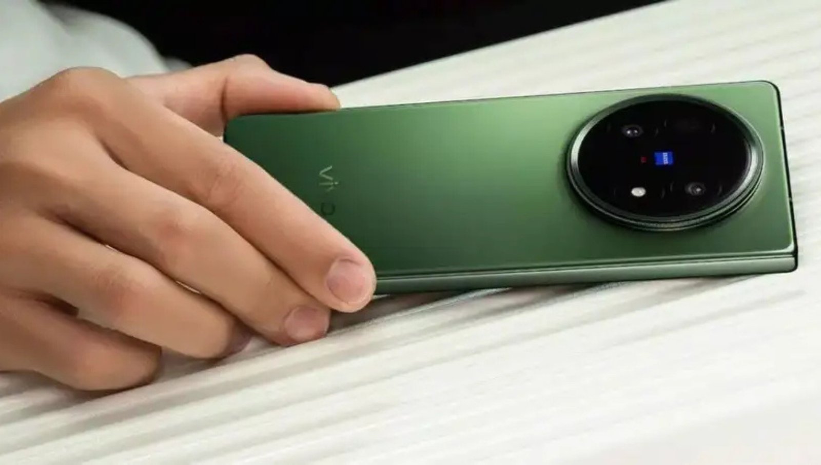 Vivo X Fold5: рдлреЛрд▓реНрдбреЗрдмрд▓ рдбрд┐рд╕реНрдкреНрд▓реЗ, 6000mAh рдмреИрдЯрд░реА рдФрд░ рдзрд╛рдВрд╕реВ рдХреИрдорд░реЗ, рдЬрд╛рдиреЗрдВ рдХреАрдордд