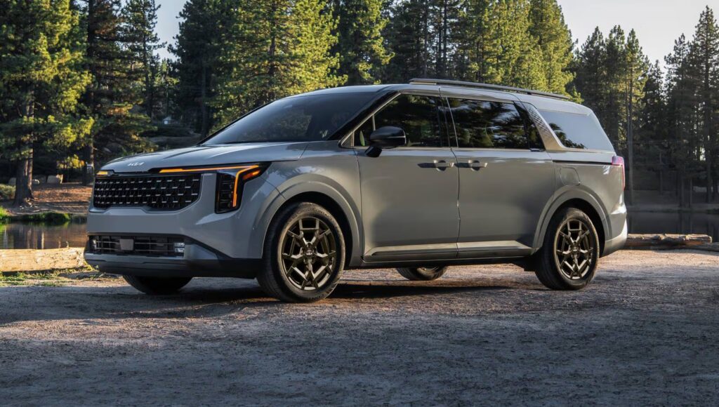 Kia Carnival 2025: 7 सीटर MUV, Diesel इंजन, 190bhp पावर और शानदार फीचर्स कीमत अभी जानें