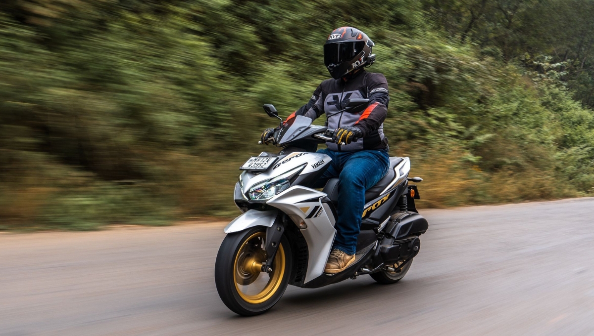 Yamaha Aerox 155: 155cc स्कूटर, LED हेडलाइट्स और 1.45 लाख की कीमत