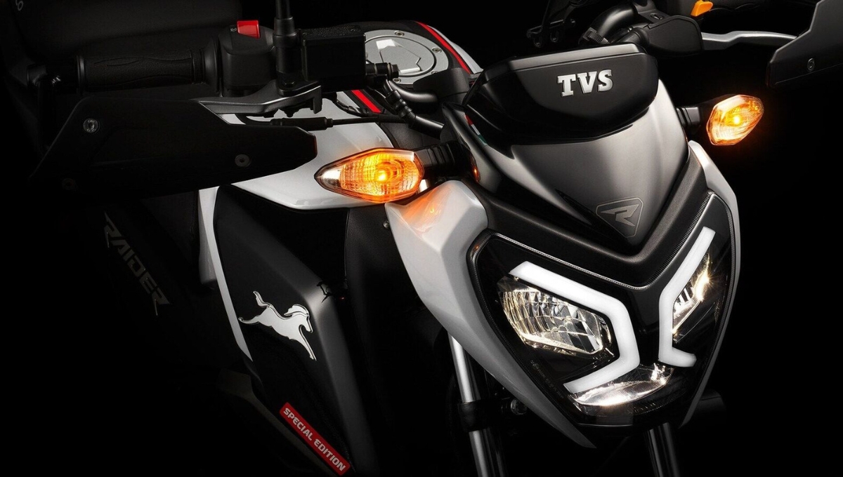 TVS Raider 125: डिजिटल डिस्प्ले, USB चार्जिंग और 5 साल वारंटी के साथ अब सिर्फ 1.05 लाख में
