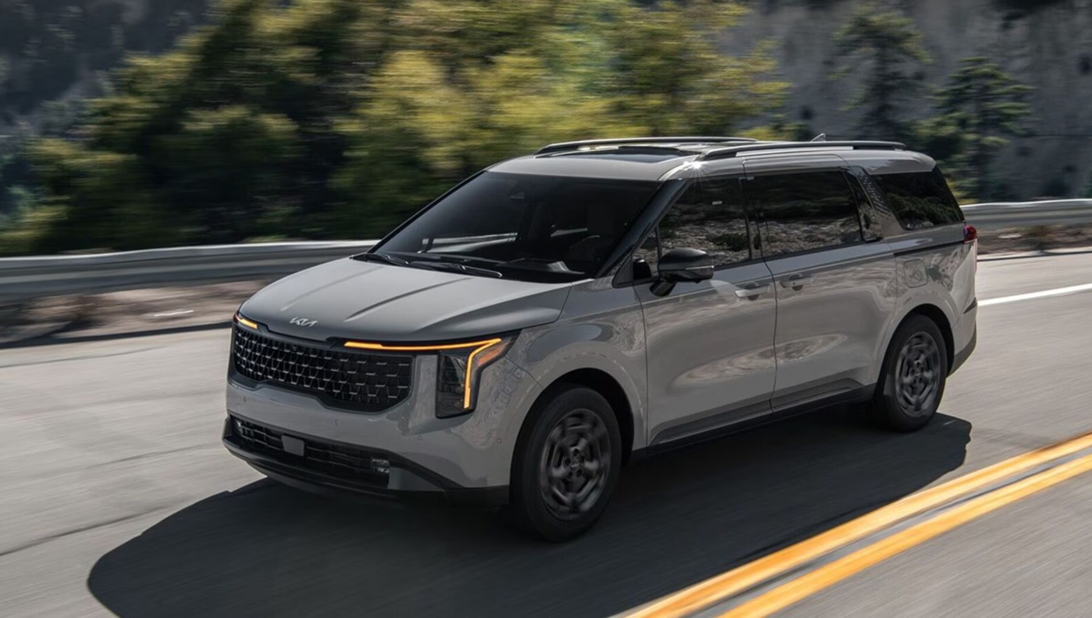 Kia Carnival 2025: 7 सीटर MUV, Diesel इंजन, 190bhp पावर और शानदार फीचर्स कीमत अभी जानें