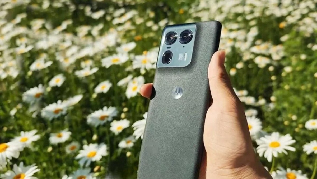 Motorola Moto X50 Ultra: पावरफुल कैमरा और 125W चार्जिंग के साथ धाकड़ स्मार्टफोन