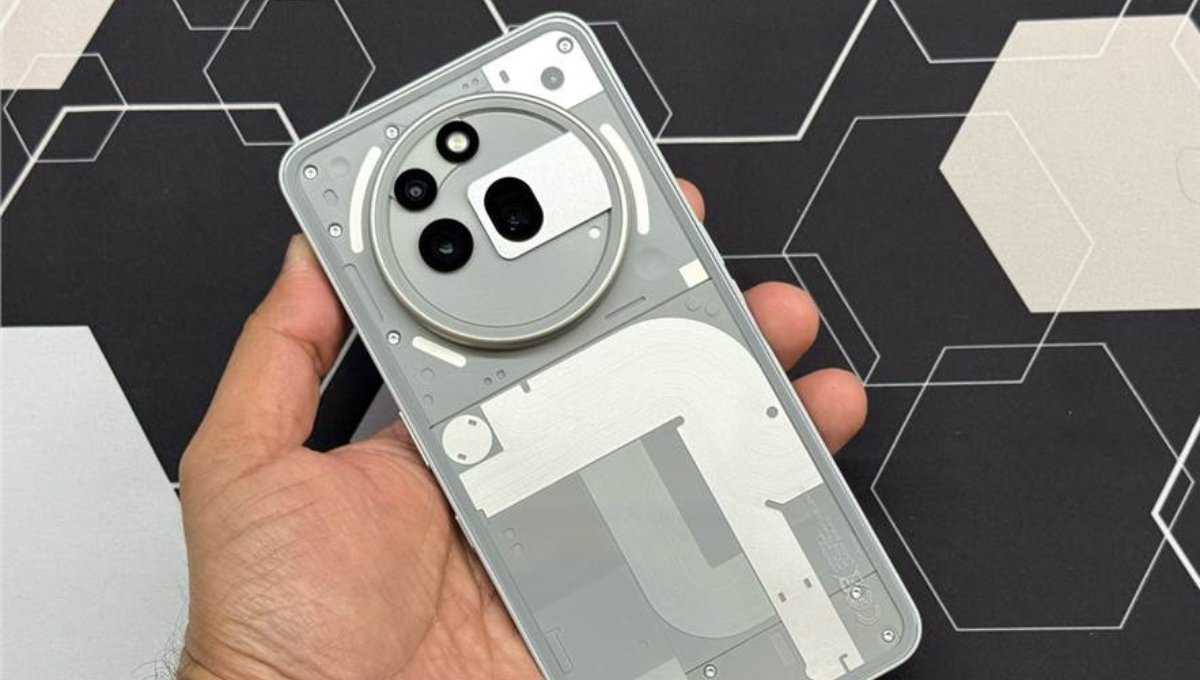 Nothing Phone (3a) Pro: 6.77” AMOLED, ट्रिपल 50MP कैमरा, 5000mAh बैटरी सिर्फ ₹39,999 में