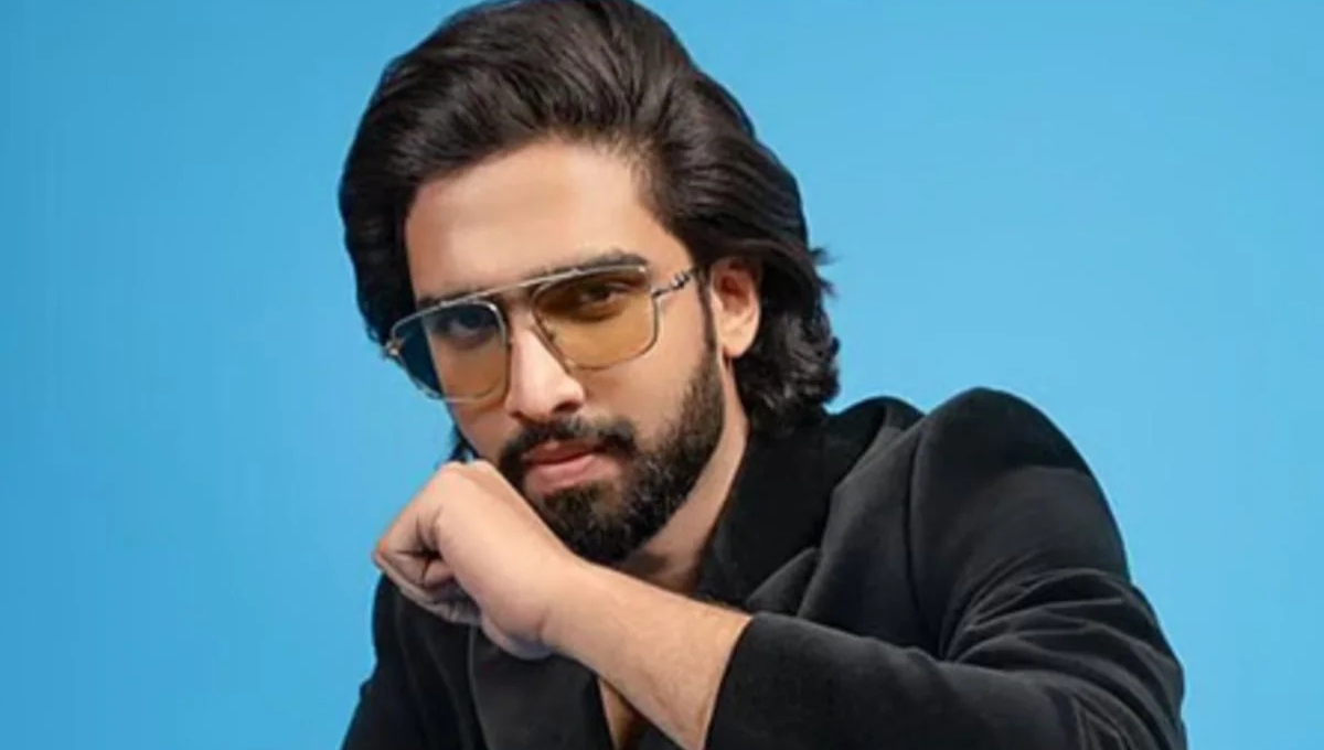 Bigg Boss 19: Salman Khan ने आमल मलिक को 'बैकग्राउंड आर्टिस्ट' कहा, फटकारा नींद में गिरे कोंटेस्टेंट्स