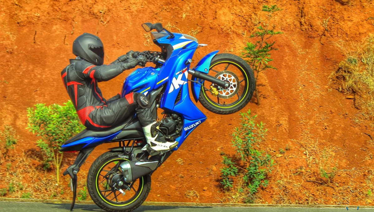 Suzuki Gixxer 155: शानदार फीचर्स और कमाल की कीमत 1.38 लाख से शुरू