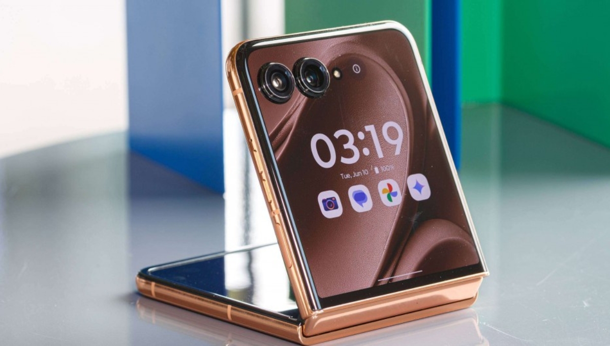 Motorola Razr+ 2025: स्टाइलिश फोल्डेबल फोन, 32MP फ्रंट कैमरा और 4000mAh बैटरी कीमत और डिटेल्स