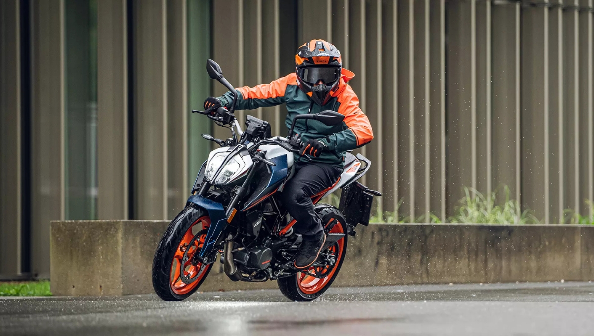 KTM 160 Duke: 164cc इंजन, LED लाइट्स और बेहतरीन फीचर्स के साथ आपकी नई राइड
