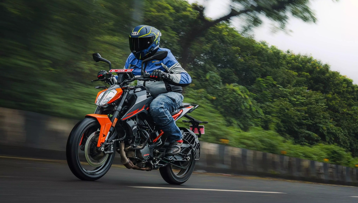 KTM 160 Duke: 164cc इंजन, LED लाइट्स और बेहतरीन फीचर्स के साथ आपकी नई राइड