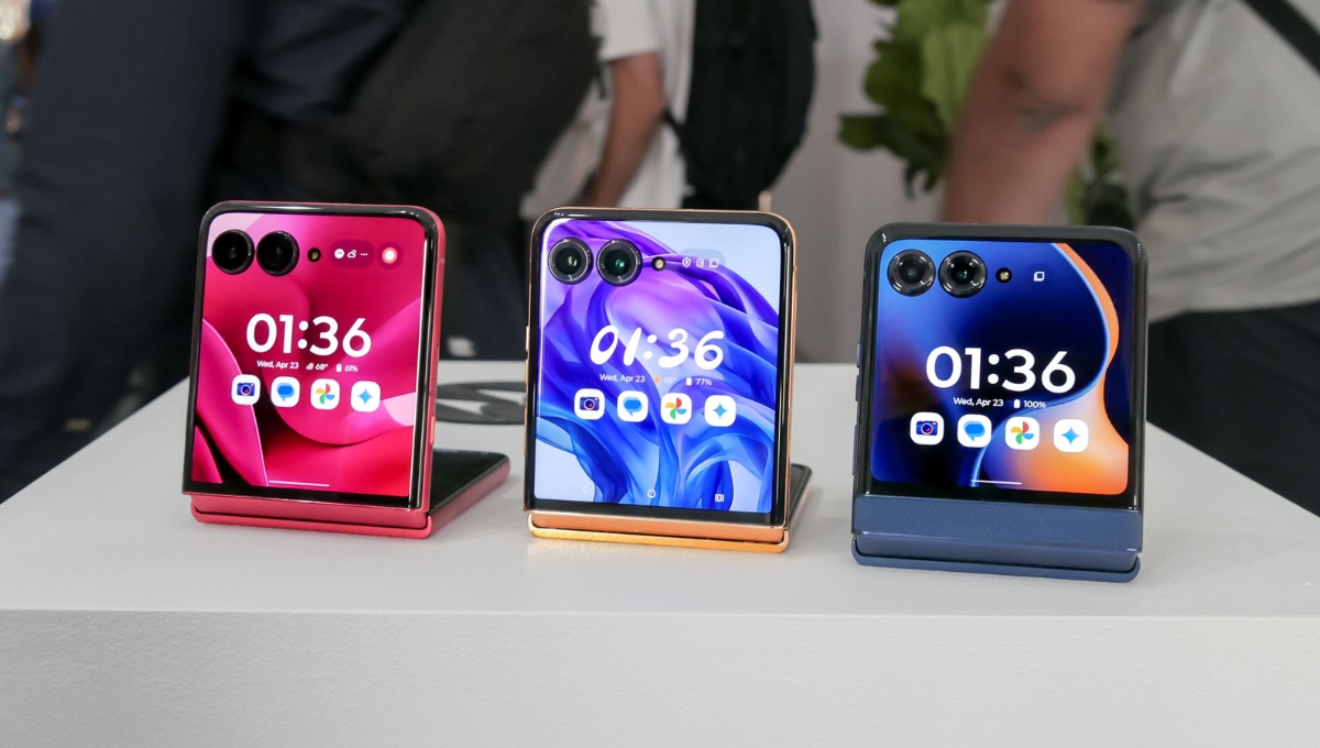 Motorola Razr+ 2025: स्टाइलिश फोल्डेबल फोन, 32MP फ्रंट कैमरा और 4000mAh बैटरी कीमत और डिटेल्स